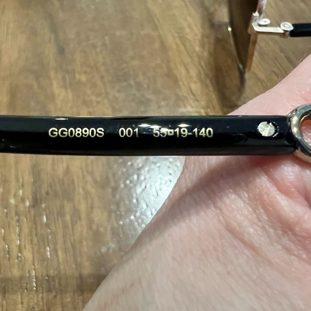 Gucci Sunglasses - Picture 6 of 6
